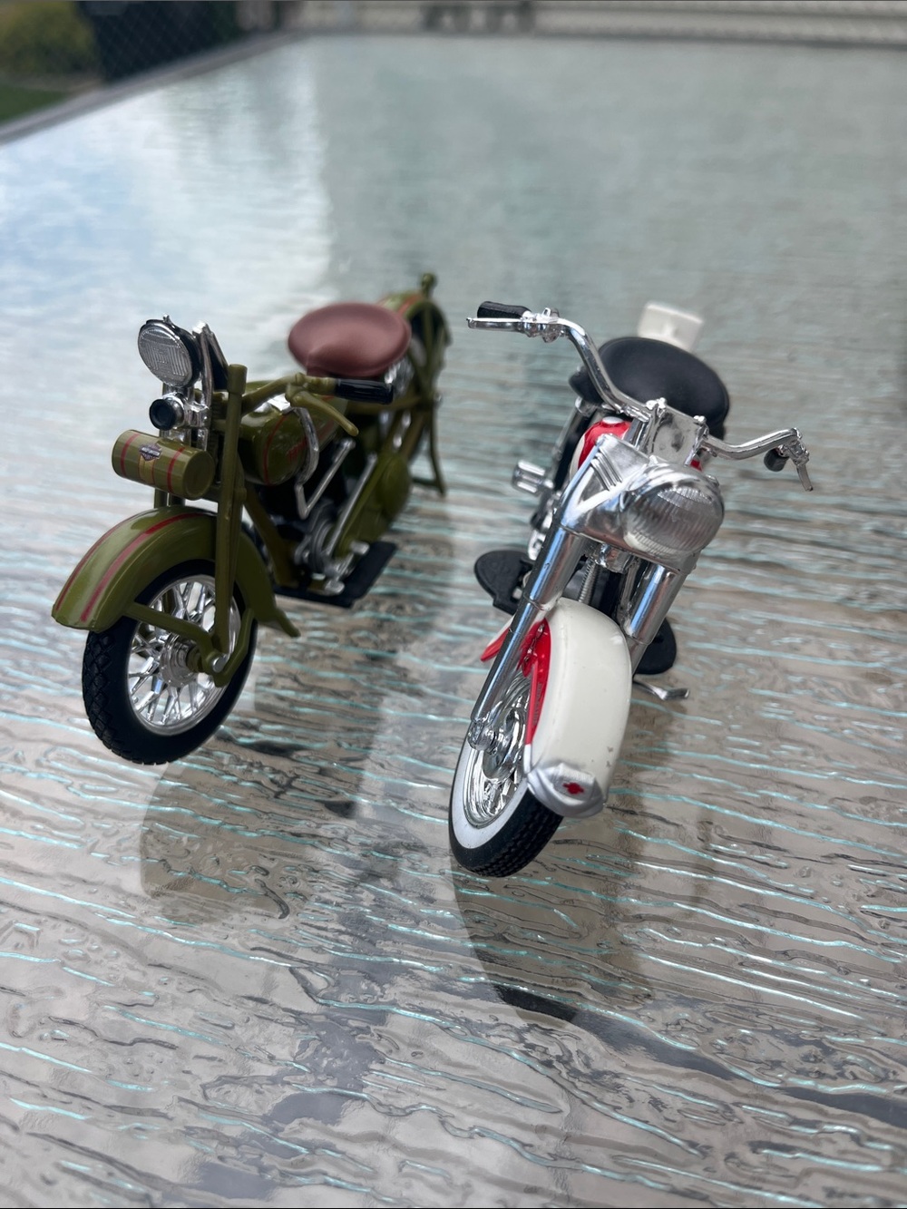 Maisto Harley Davidson Plastic Models 1:18 Scale Motorcycles Set of 13 - Picture 5 of 15